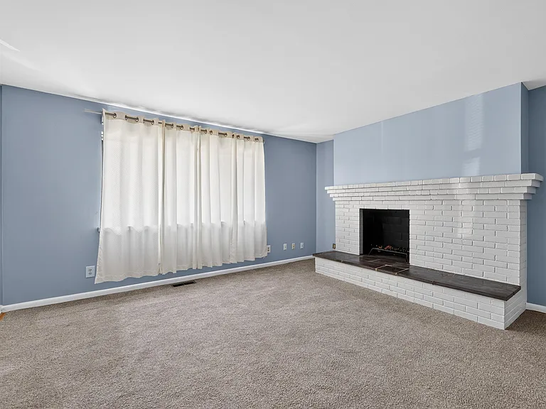 225 Harvest Dr — Photo 9