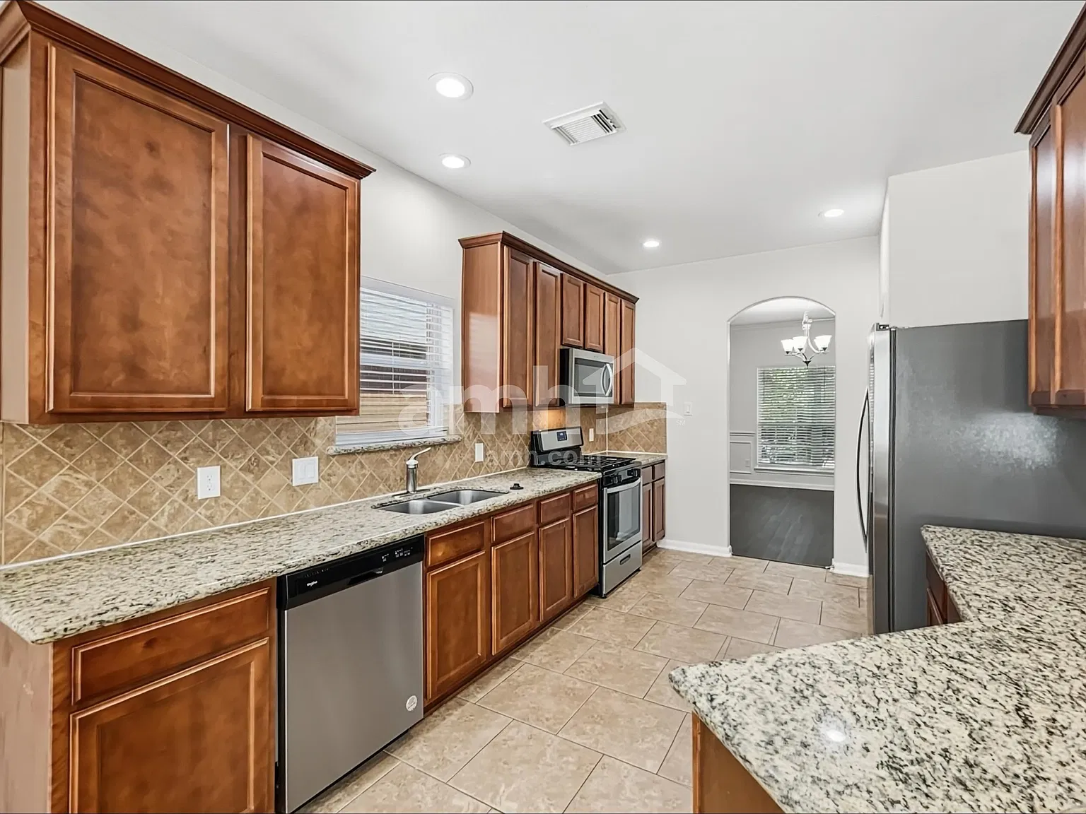 4 bed, 2.5 bath, 2324 sqft, $2,285 — Photo 3