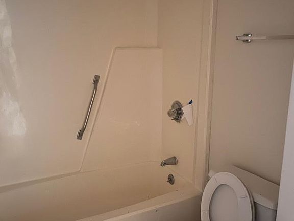 5th image of 909 Inglewood Ln