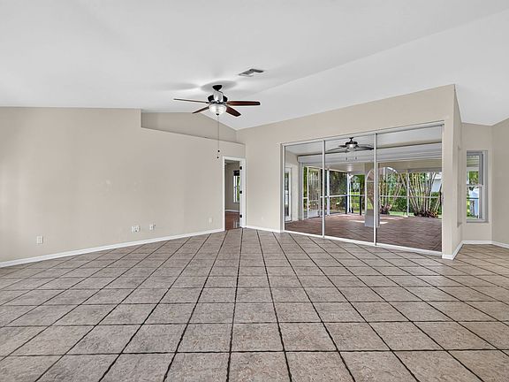 4th image of 1632 SW 43rd Ter Unit 202