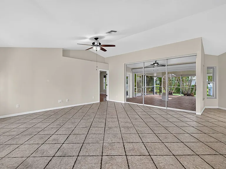 1632 SW 43rd Ter #202 — Photo 4