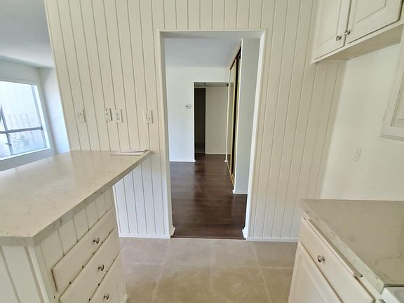 3rd image of 15-324 Chestnut Hill Ct #15