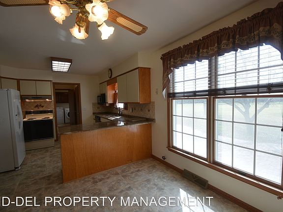 2nd image of 402 Meadow Ln
