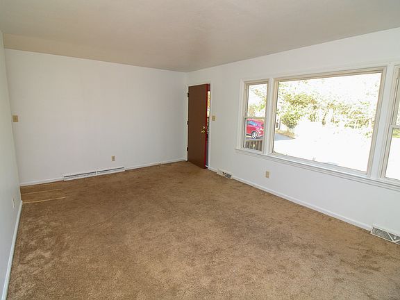 4th image of 228 Aurora Dr
