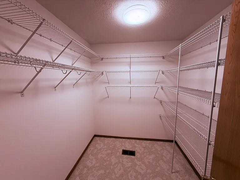 281 Lorraine Pl — Photo 10