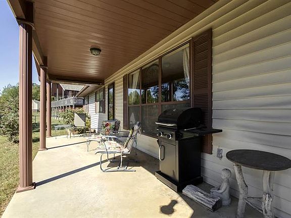 3rd image of 390 Edgelake Dr