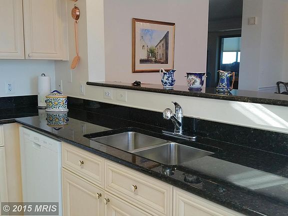 Kitchen Granite and Upgraded Appliances