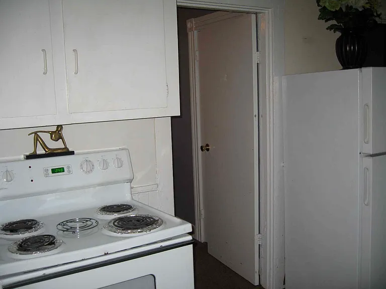 30 Young St #2 — Photo 5