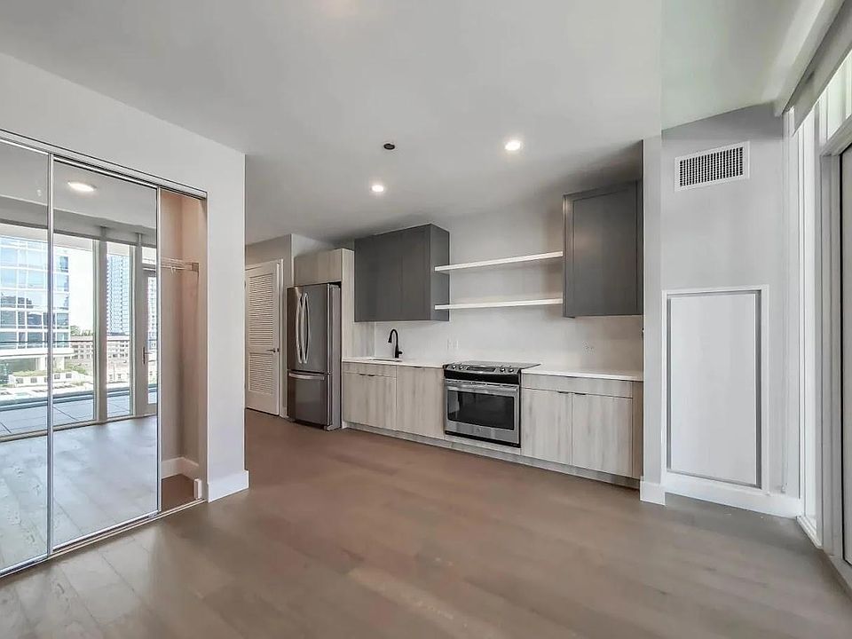 1st image of 1210 N Clark St #704