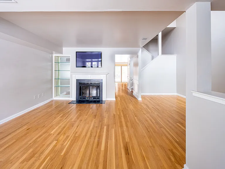 7 Ingham Way — Photo 2