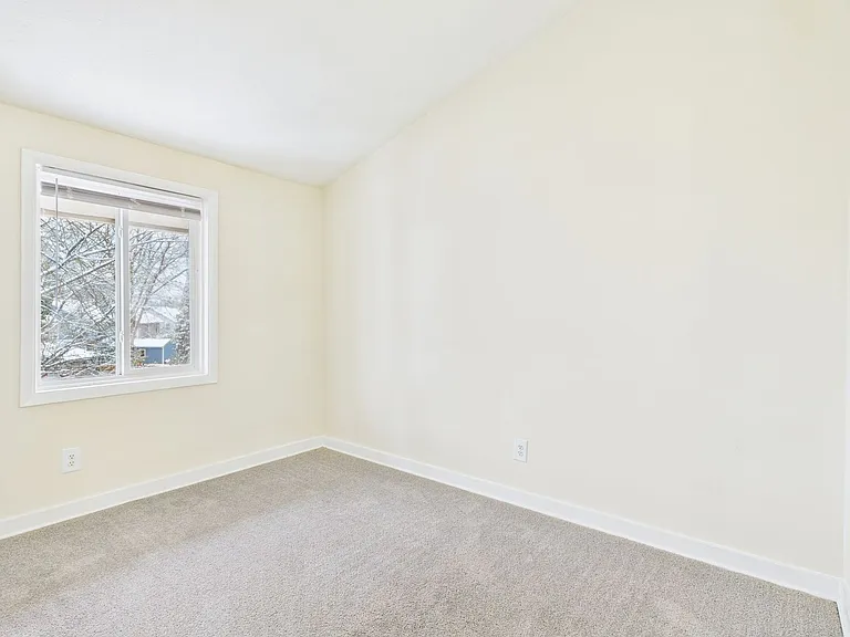 Forest Square Apartments — Photo 37