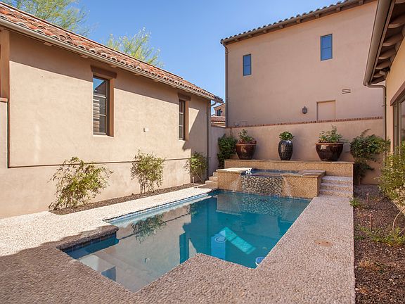 Beautiful Pool & Spa