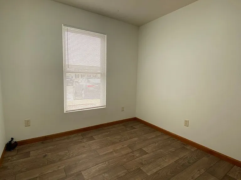 275 Woodridge Ct — Photo 14