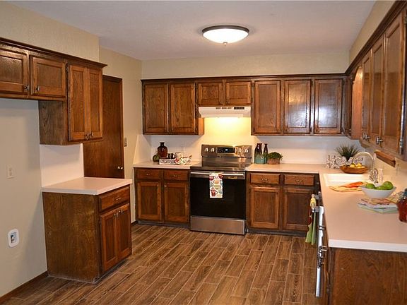 Kitchen has lots of storage