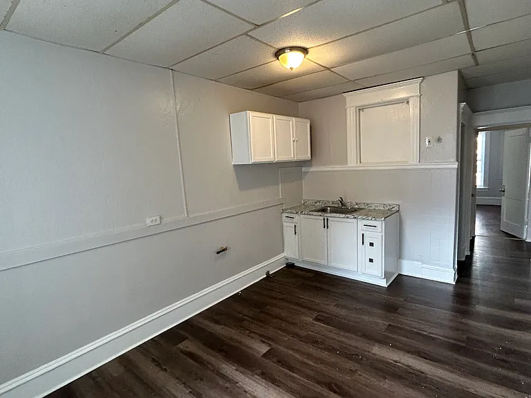 211 Walnut St #2R — Photo 15