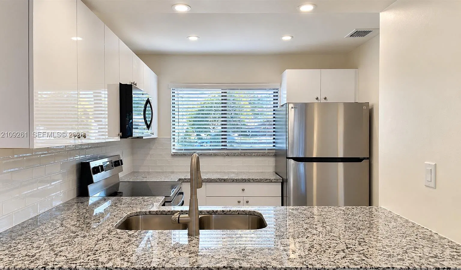 Kendall Lks E Lakeview Th — Photo 4