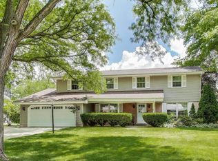 1501 Greenwood Dr, Mount Prospect, IL 60056