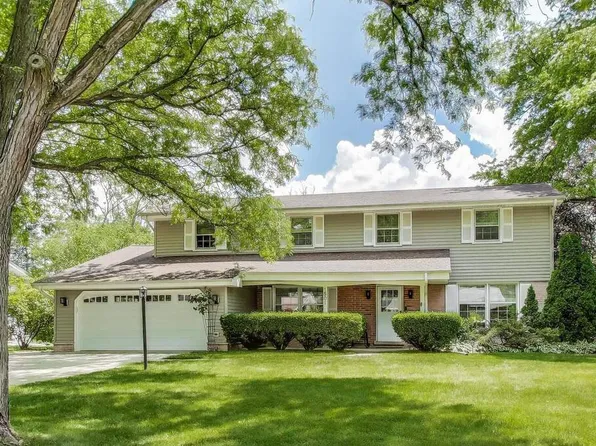 1501 Greenwood Dr, Mount Prospect, IL 60056