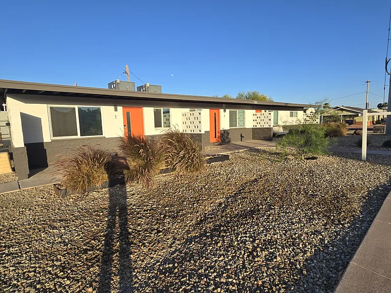 1211 E Kaler Dr — Photo 15