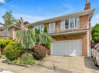25052 39th Rd, Flushing, NY 11363