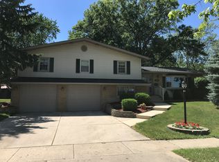 6824 Fairmount Ave, Downers Grove, IL 60516