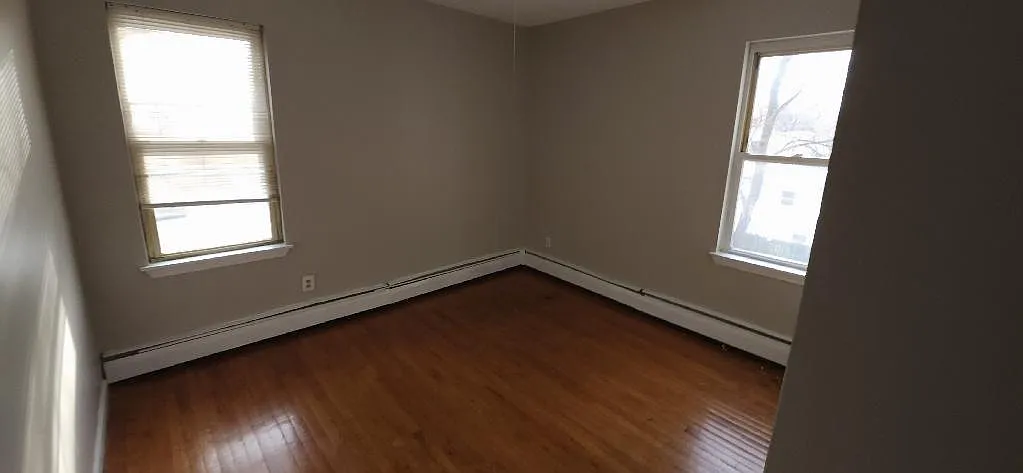 1 bed, 850 sqft, $1,049 — Photo 2