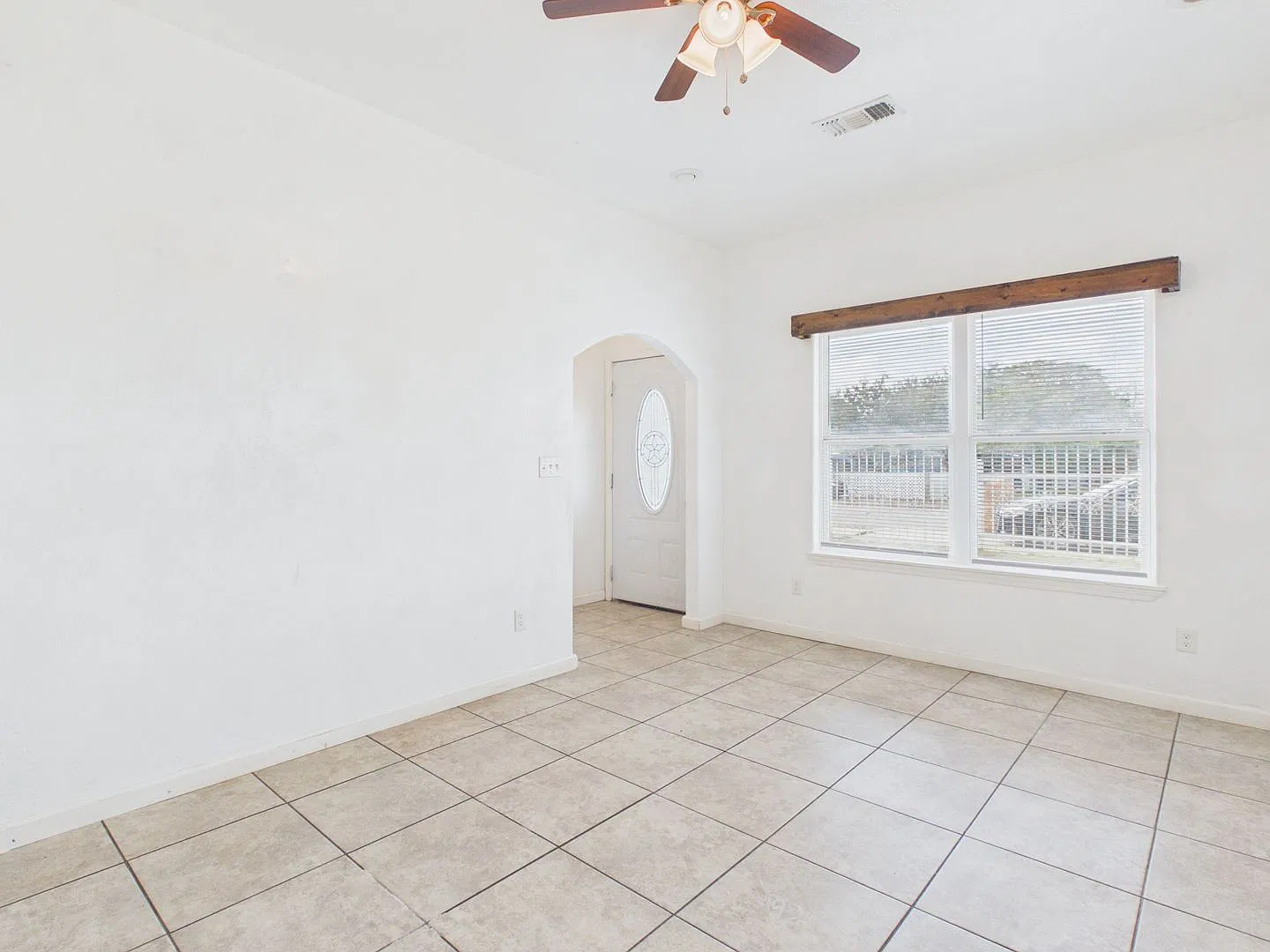 746 N Williams St — Photo 3