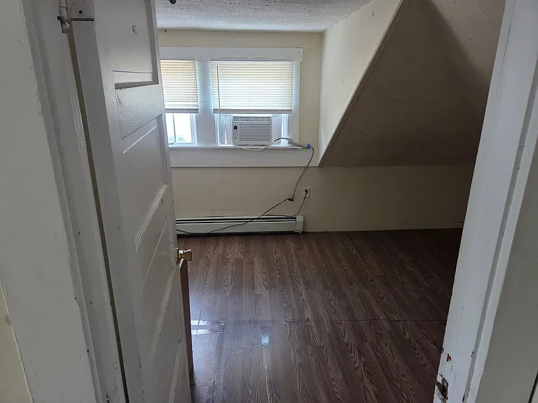 16 Valley St — Photo 12