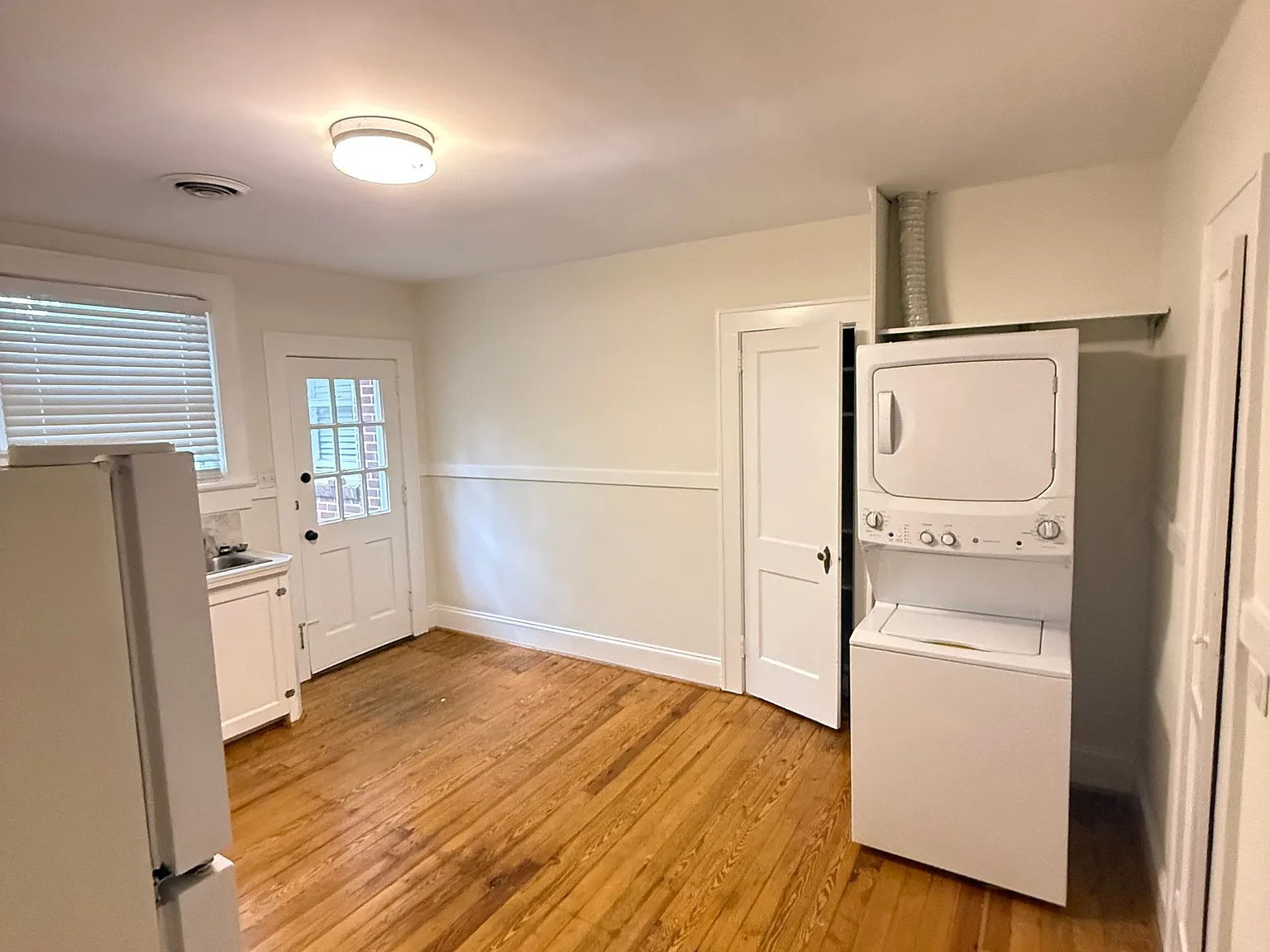 1 bed, 1.0 bath, 980 sqft, $1,000 — Photo 4
