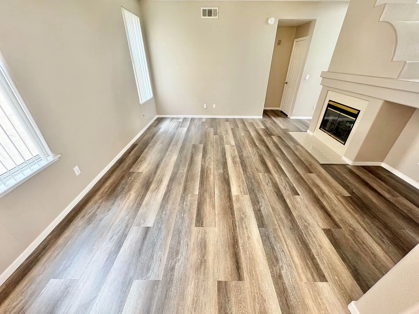 Beautiful 4 Bedroom, 2.5 Baths Home In Summerlin!! — Photo 3