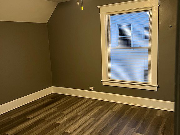 5th image of 1047 Washington Ave #1/2