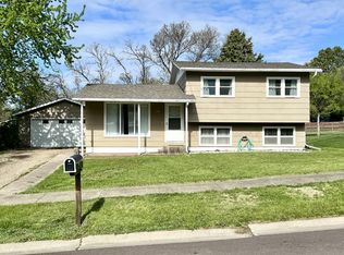 215 S Lincoln Ave, Pierre, SD 57501