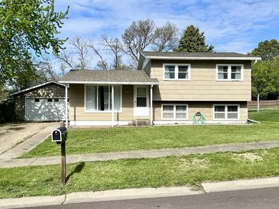 215 S Lincoln Ave, Pierre, SD, 57501