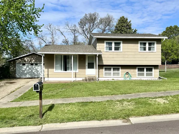 215 S Lincoln Ave, Pierre, SD 57501