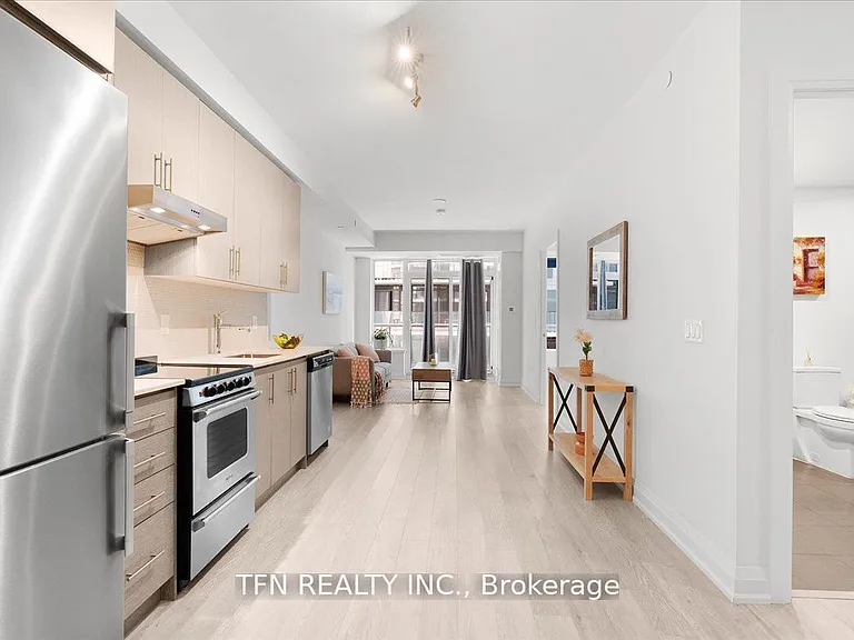 212 King William St #513 — Photo 4
