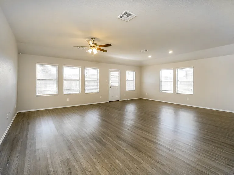 2923 Daisy Mdw — Photo 5