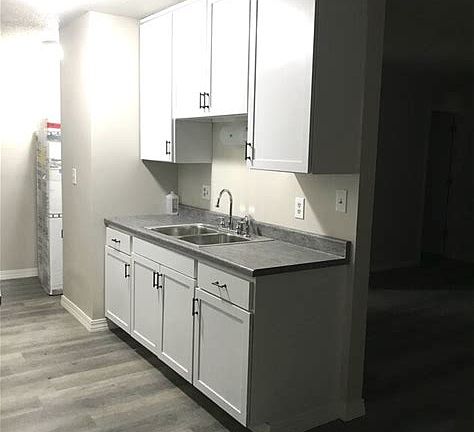 5th image of 400 E 5th St #4
