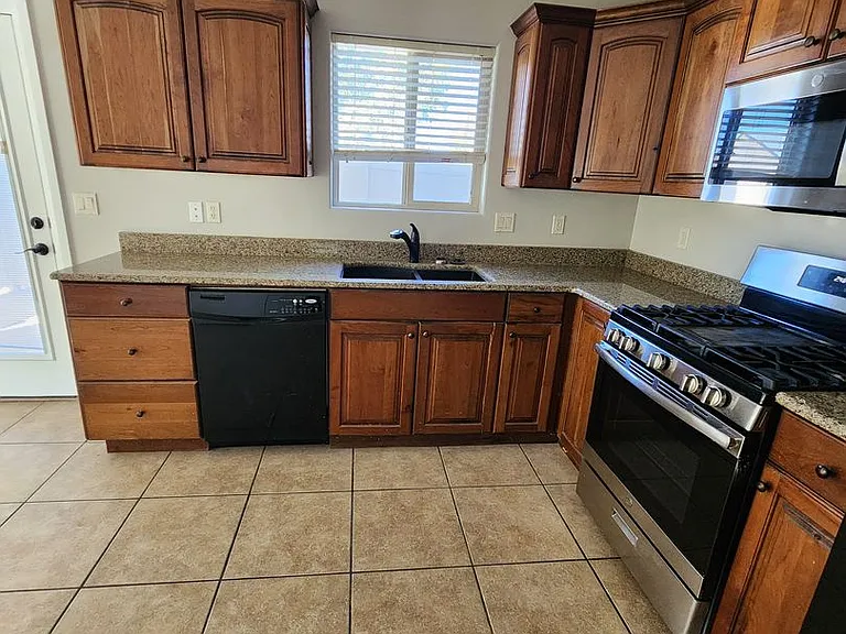 370 W 1425 N #17 — Photo 16