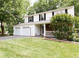 1356 Rock Chapel Rd, Herndon, VA 20170