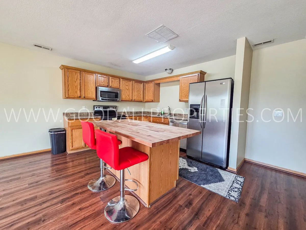 Building Photo - 3011 SW Sharmin Ln