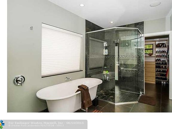 5th image of 716 SE 6th Ct