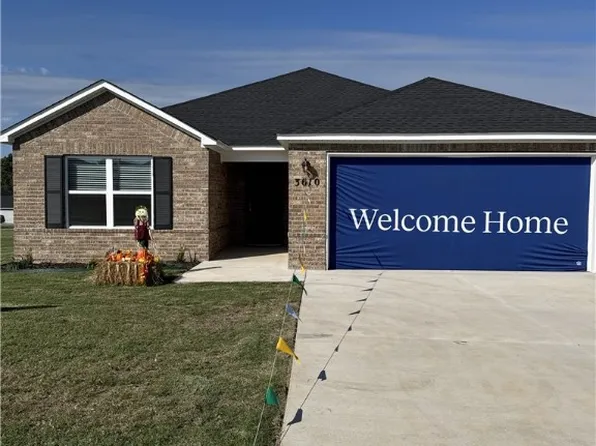 3610 N J R Martin Dr, Siloam Springs, AR 72761