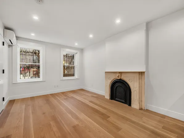 400 Vanderbilt Avenue image 1 of 8