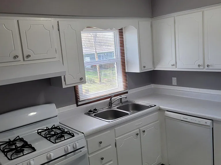 4712 Western Ave — Photo 6