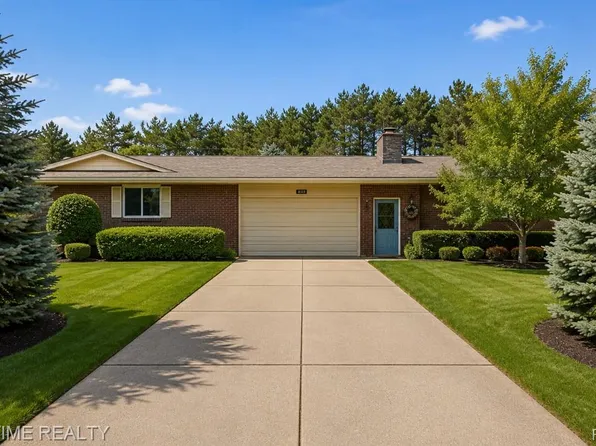 1661 Madeline Dr, Lapeer, MI 48446