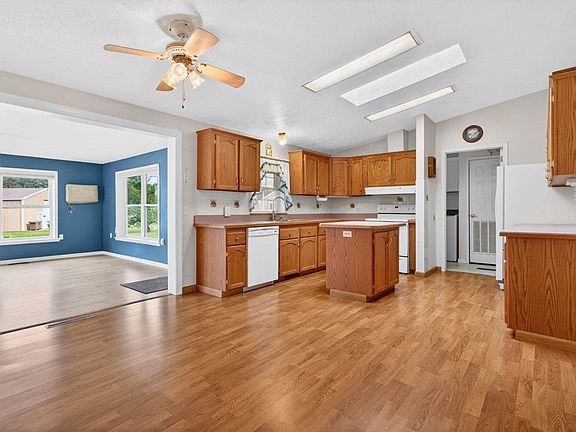 5th image of 30090 Lewis Rd
