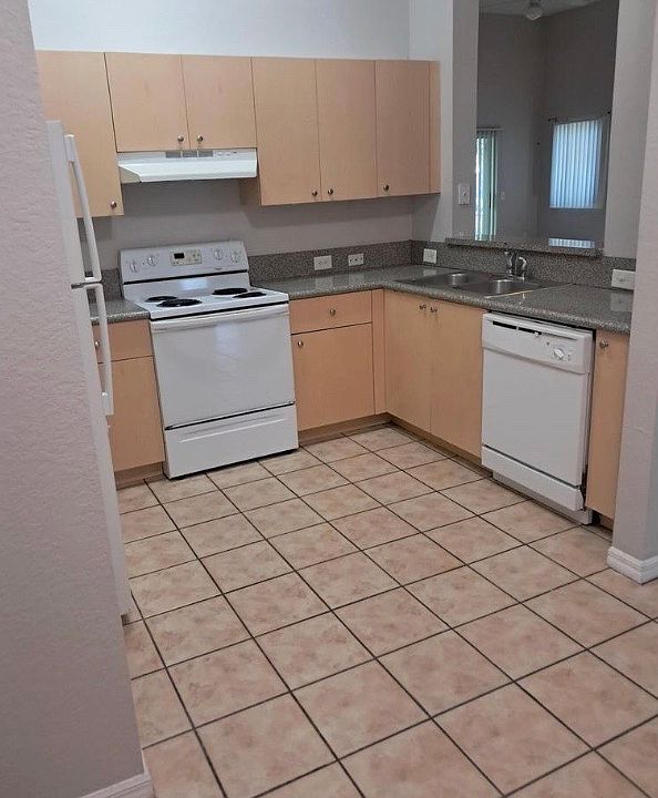 1st image of 260 Crestwood Cir