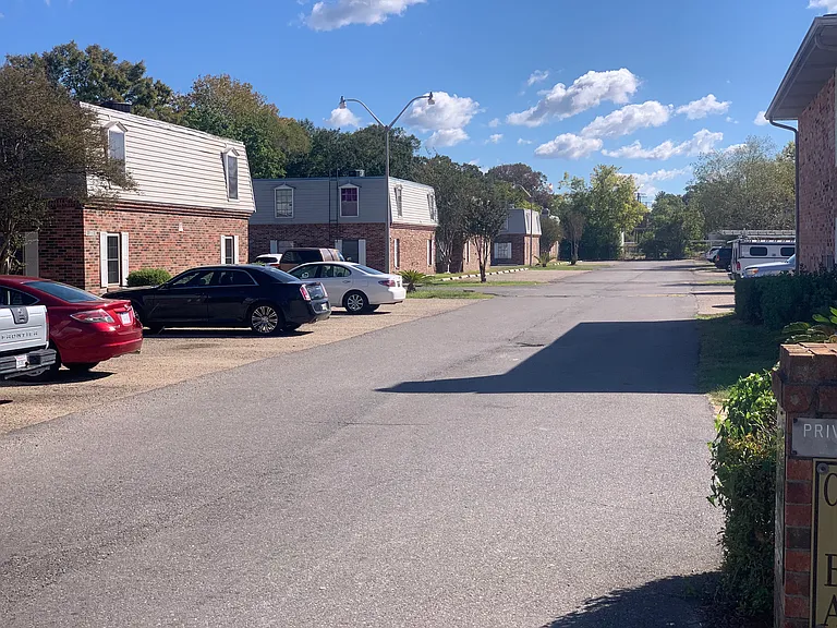 680 Sharp Ln #414 — Photo 3