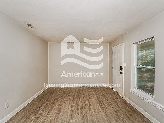 580808_004_living_room_4.jpg