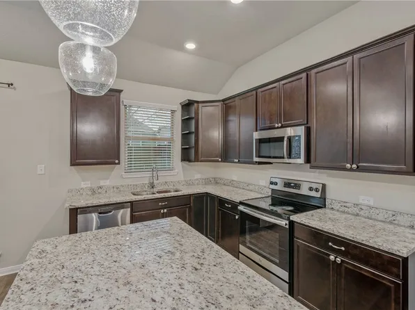 2130 Markley Dr, Bryan, TX 77807